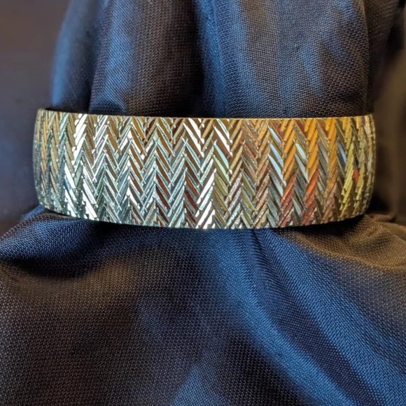 Mod Gold-tone Cut-Brass Bangle Bracelet Substantial Elegant Vintage Atomic Age - Picture 12 of 16